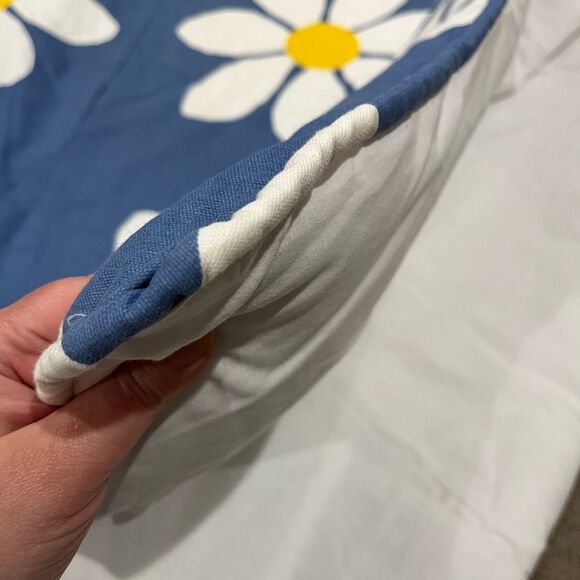 Pottery Barn Daisy Comforter Twin Bedspread - Picture 4 of 6